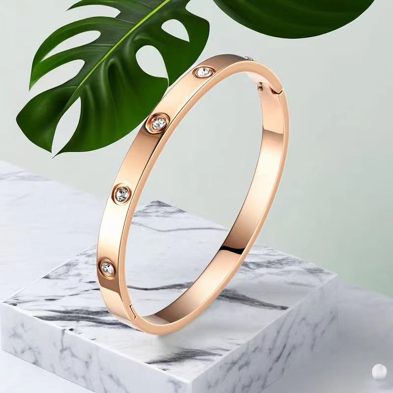 Stainless Steel Bracelet Women's Titanium Steel Does Not Fade Girls High-end Sense New Gypsophila Plating Exquisite European And American Ins Style