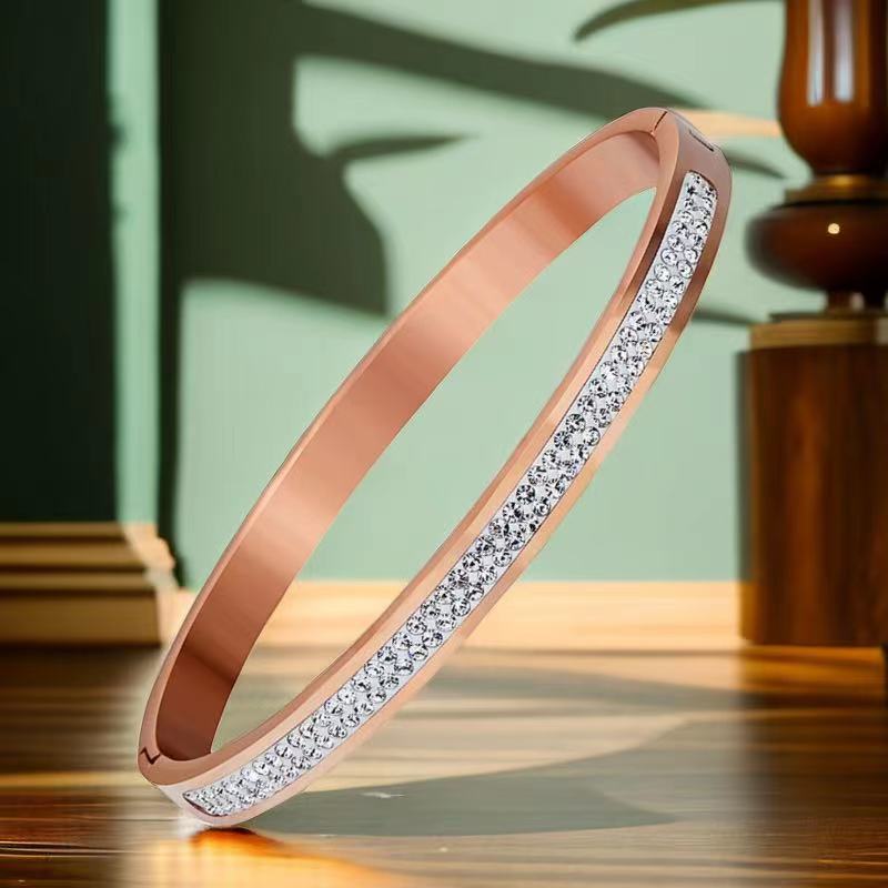 Stainless Steel Bracelet Women's Titanium Steel Does Not Fade Girls High-end Sense New Gypsophila Plating Exquisite European And American Ins Style