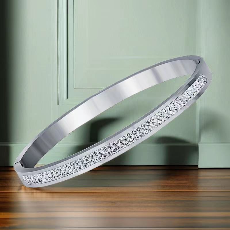 Stainless Steel Bracelet Women's Titanium Steel Does Not Fade Girls High-end Sense New Gypsophila Plating Exquisite European And American Ins Style